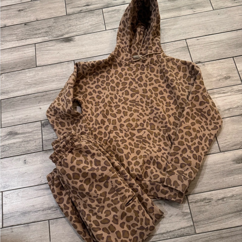 Comfrt Leopard Print travel Hoodie & Jogger Set - Brown/Camel small leopard